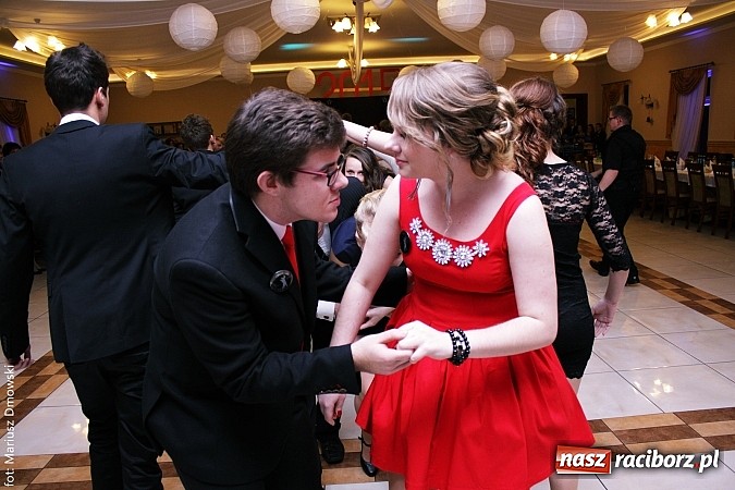 Zdjęcie w galerii na portalu naszraciborz.pl: Maturzyści z raciborskiej Budowlanki bawią się w Anielskim Młynie w Pogrzebieniu wiadomości z regionu