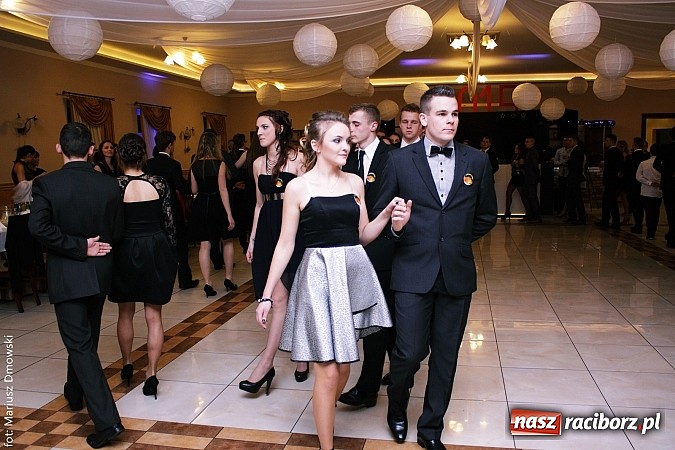 Zdjęcie w galerii na portalu naszraciborz.pl: Maturzyści z raciborskiej Budowlanki bawią się w Anielskim Młynie w Pogrzebieniu wiadomości z regionu