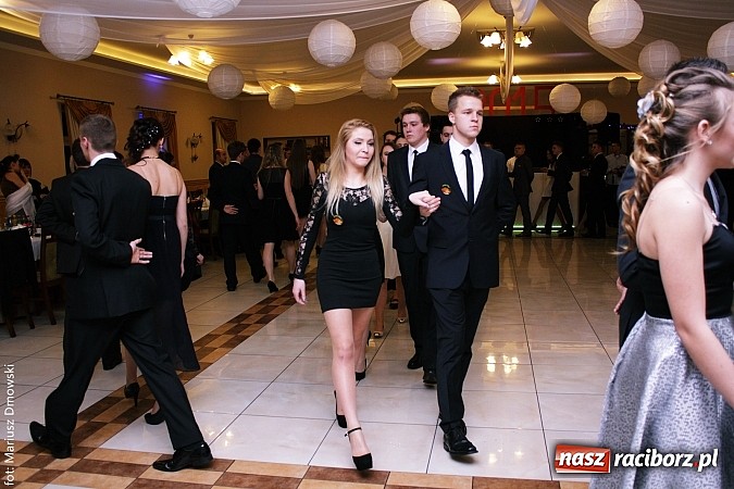 Zdjęcie w galerii na portalu naszraciborz.pl: Maturzyści z raciborskiej Budowlanki bawią się w Anielskim Młynie w Pogrzebieniu wiadomości z regionu