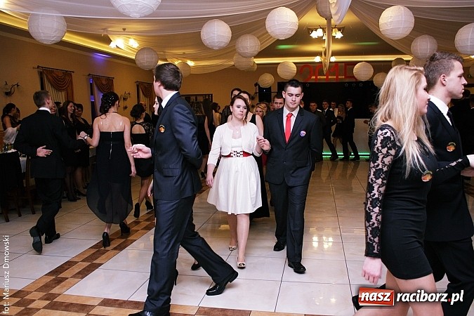 Zdjęcie w galerii na portalu naszraciborz.pl: Maturzyści z raciborskiej Budowlanki bawią się w Anielskim Młynie w Pogrzebieniu wiadomości z regionu