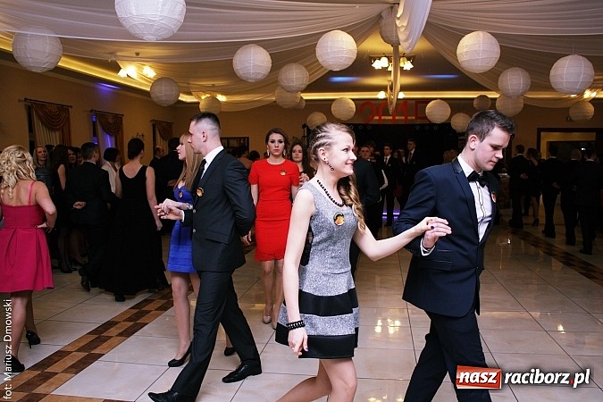 Zdjęcie w galerii na portalu naszraciborz.pl: Maturzyści z raciborskiej Budowlanki bawią się w Anielskim Młynie w Pogrzebieniu wiadomości z regionu