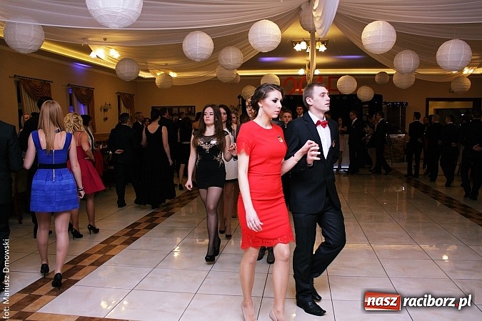 Zdjęcie w galerii na portalu naszraciborz.pl: Maturzyści z raciborskiej Budowlanki bawią się w Anielskim Młynie w Pogrzebieniu wiadomości z regionu