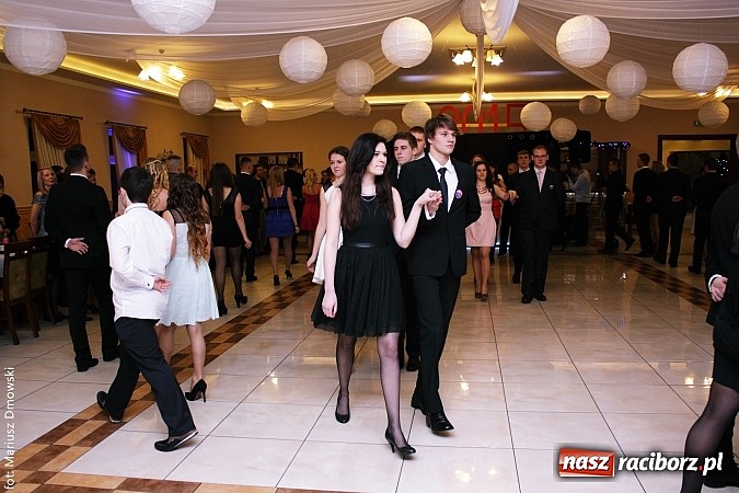 Zdjęcie w galerii na portalu naszraciborz.pl: Maturzyści z raciborskiej Budowlanki bawią się w Anielskim Młynie w Pogrzebieniu wiadomości z regionu