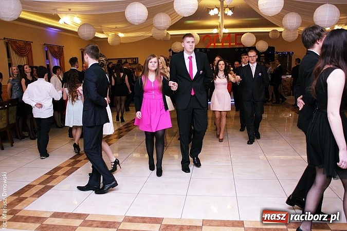 Zdjęcie w galerii na portalu naszraciborz.pl: Maturzyści z raciborskiej Budowlanki bawią się w Anielskim Młynie w Pogrzebieniu wiadomości z regionu