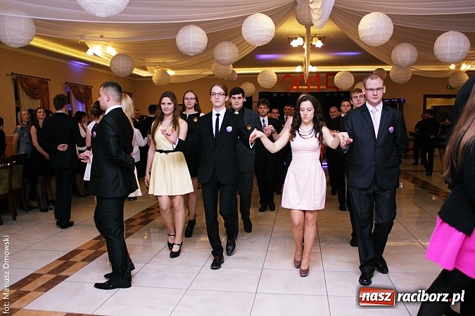 Zdjęcie w galerii na portalu naszraciborz.pl: Maturzyści z raciborskiej Budowlanki bawią się w Anielskim Młynie w Pogrzebieniu wiadomości z regionu