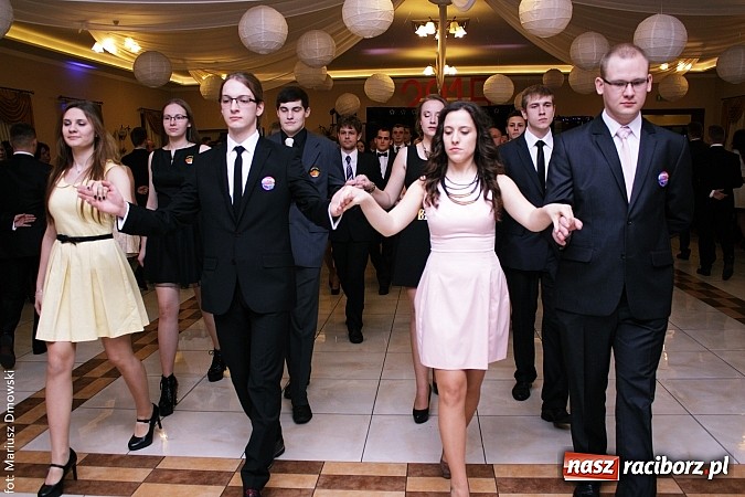 Zdjęcie w galerii na portalu naszraciborz.pl: Maturzyści z raciborskiej Budowlanki bawią się w Anielskim Młynie w Pogrzebieniu wiadomości z regionu