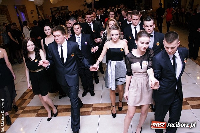 Zdjęcie w galerii na portalu naszraciborz.pl: Maturzyści z raciborskiej Budowlanki bawią się w Anielskim Młynie w Pogrzebieniu wiadomości z regionu