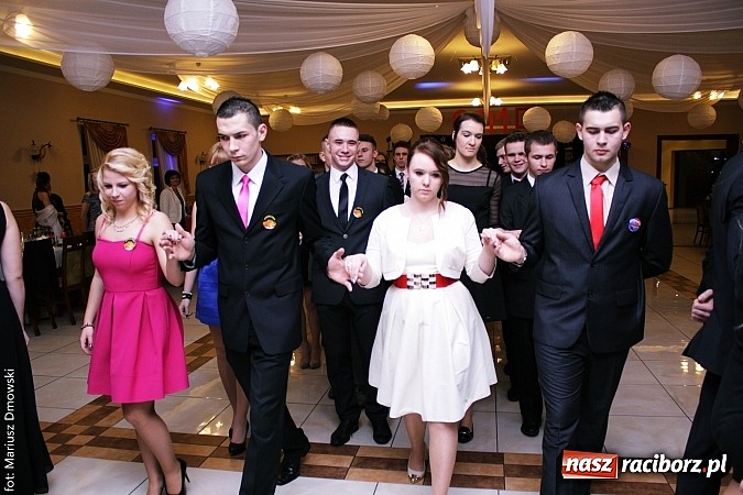 Zdjęcie w galerii na portalu naszraciborz.pl: Maturzyści z raciborskiej Budowlanki bawią się w Anielskim Młynie w Pogrzebieniu wiadomości z regionu