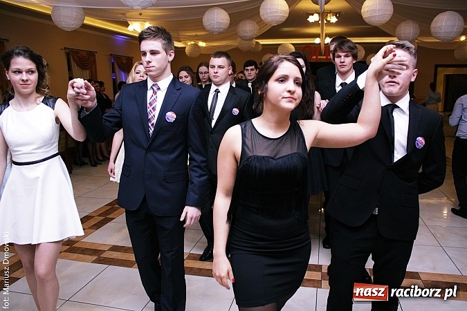 Zdjęcie w galerii na portalu naszraciborz.pl: Maturzyści z raciborskiej Budowlanki bawią się w Anielskim Młynie w Pogrzebieniu wiadomości z regionu