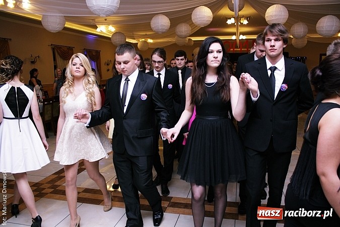 Zdjęcie w galerii na portalu naszraciborz.pl: Maturzyści z raciborskiej Budowlanki bawią się w Anielskim Młynie w Pogrzebieniu wiadomości z regionu