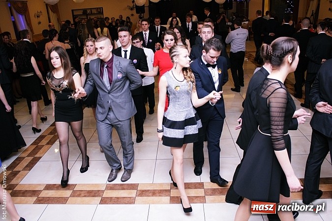 Zdjęcie w galerii na portalu naszraciborz.pl: Maturzyści z raciborskiej Budowlanki bawią się w Anielskim Młynie w Pogrzebieniu wiadomości z regionu