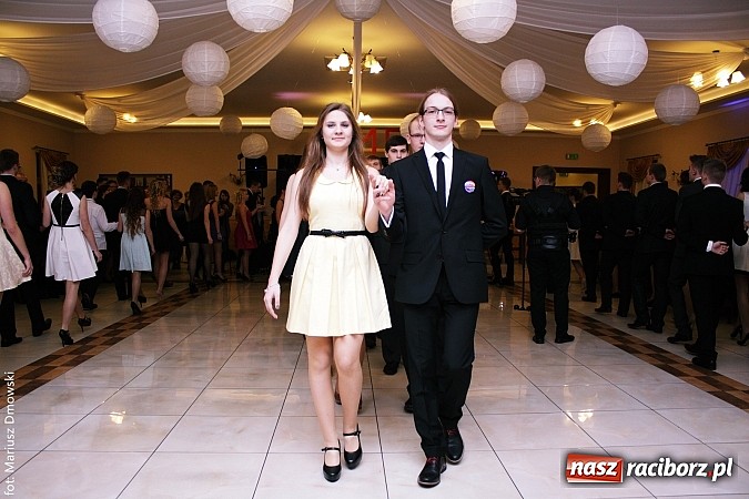 Zdjęcie w galerii na portalu naszraciborz.pl: Maturzyści z raciborskiej Budowlanki bawią się w Anielskim Młynie w Pogrzebieniu wiadomości z regionu