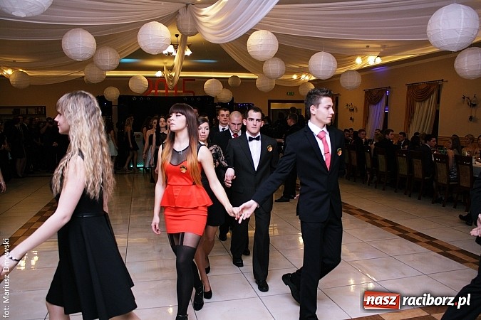 Zdjęcie w galerii na portalu naszraciborz.pl: Maturzyści z raciborskiej Budowlanki bawią się w Anielskim Młynie w Pogrzebieniu wiadomości z regionu