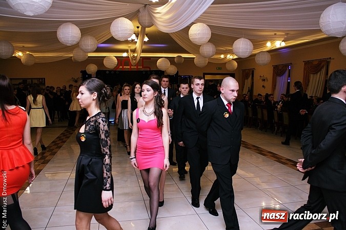 Zdjęcie w galerii na portalu naszraciborz.pl: Maturzyści z raciborskiej Budowlanki bawią się w Anielskim Młynie w Pogrzebieniu wiadomości z regionu