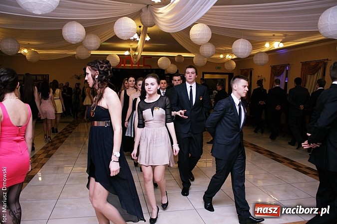 Zdjęcie w galerii na portalu naszraciborz.pl: Maturzyści z raciborskiej Budowlanki bawią się w Anielskim Młynie w Pogrzebieniu wiadomości z regionu