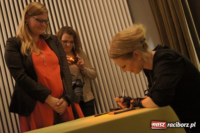 Zdjęcie w galerii na portalu naszraciborz.pl: Magiczna Anna Maria Jopek wystąpiła w RCK wiadomości z regionu