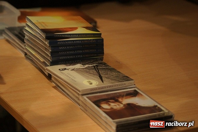 Zdjęcie w galerii na portalu naszraciborz.pl: Magiczna Anna Maria Jopek wystąpiła w RCK wiadomości z regionu