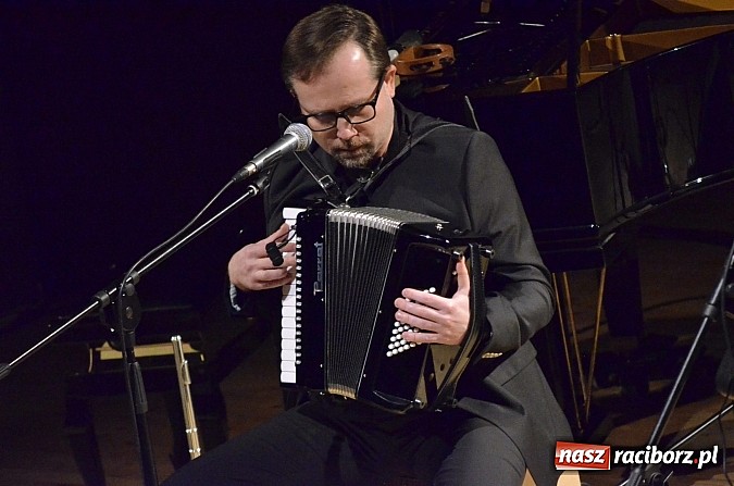 Zdjęcie w galerii na portalu naszraciborz.pl: Magiczna Anna Maria Jopek wystąpiła w RCK wiadomości z regionu