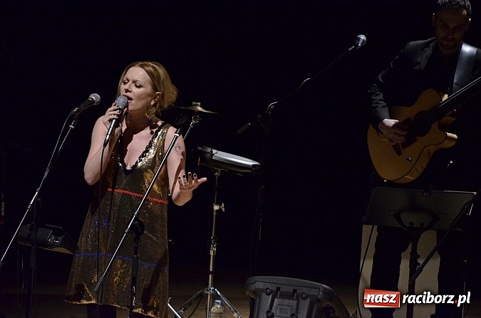 Zdjęcie w galerii na portalu naszraciborz.pl: Magiczna Anna Maria Jopek wystąpiła w RCK wiadomości z regionu