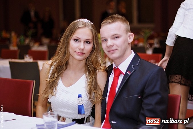 Zdjęcie w galerii na portalu naszraciborz.pl: II LO bawi się na studniówce w Zakrzowie wiadomości z regionu