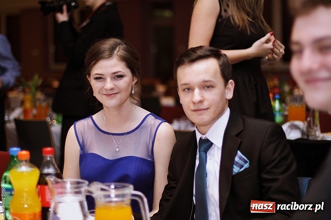 Zdjęcie w galerii na portalu naszraciborz.pl: II LO bawi się na studniówce w Zakrzowie wiadomości z regionu