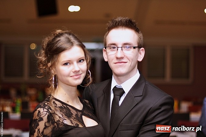 Zdjęcie w galerii na portalu naszraciborz.pl: II LO bawi się na studniówce w Zakrzowie wiadomości z regionu