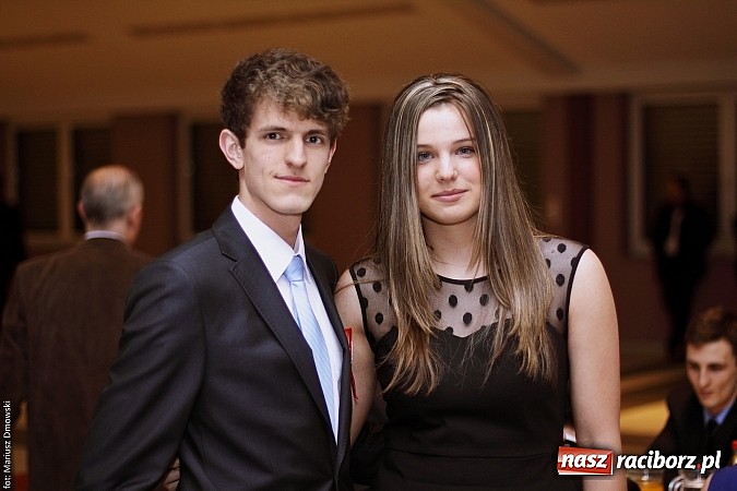 Zdjęcie w galerii na portalu naszraciborz.pl: II LO bawi się na studniówce w Zakrzowie wiadomości z regionu