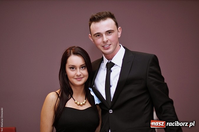 Zdjęcie w galerii na portalu naszraciborz.pl: II LO bawi się na studniówce w Zakrzowie wiadomości z regionu