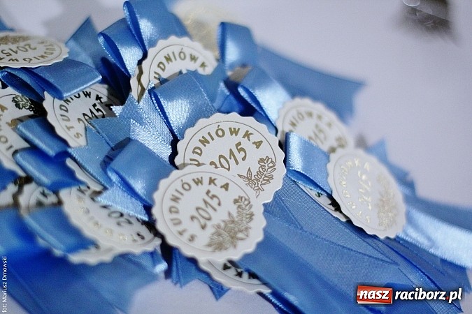 Zdjęcie w galerii na portalu naszraciborz.pl: II LO bawi się na studniówce w Zakrzowie wiadomości z regionu