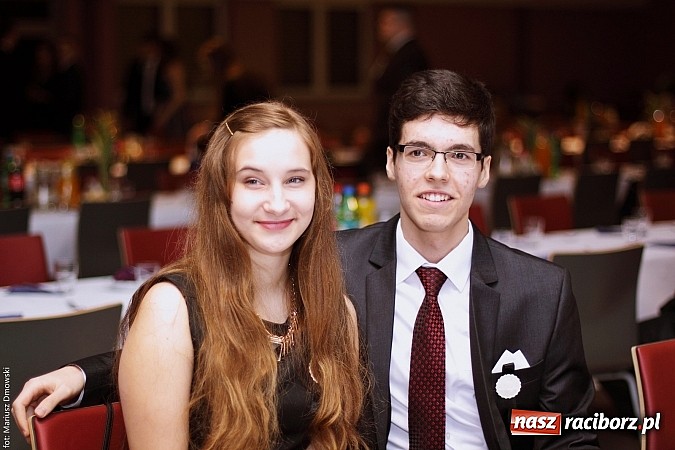 Zdjęcie w galerii na portalu naszraciborz.pl: II LO bawi się na studniówce w Zakrzowie wiadomości z regionu