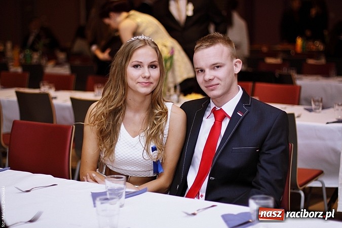 Zdjęcie w galerii na portalu naszraciborz.pl: II LO bawi się na studniówce w Zakrzowie wiadomości z regionu