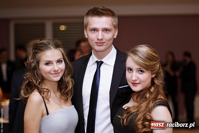 Zdjęcie w galerii na portalu naszraciborz.pl: II LO bawi się na studniówce w Zakrzowie wiadomości z regionu