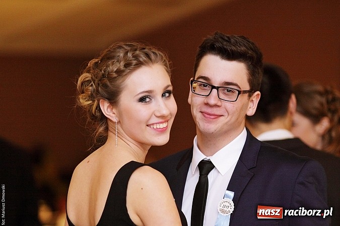 Zdjęcie w galerii na portalu naszraciborz.pl: II LO bawi się na studniówce w Zakrzowie wiadomości z regionu