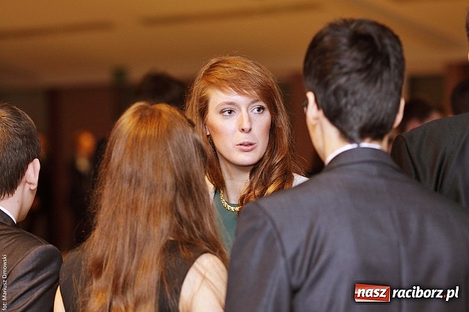 Zdjęcie w galerii na portalu naszraciborz.pl: II LO bawi się na studniówce w Zakrzowie wiadomości z regionu