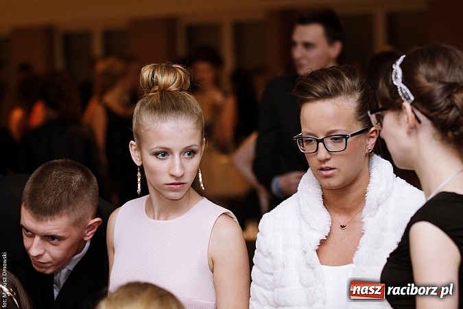 Zdjęcie w galerii na portalu naszraciborz.pl: II LO bawi się na studniówce w Zakrzowie wiadomości z regionu