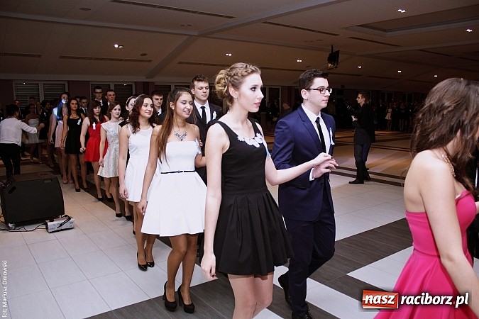 Zdjęcie w galerii na portalu naszraciborz.pl: II LO bawi się na studniówce w Zakrzowie wiadomości z regionu