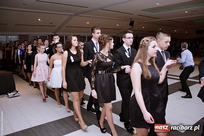 Zdjęcie w galerii na portalu naszraciborz.pl: II LO bawi się na studniówce w Zakrzowie wiadomości z regionu