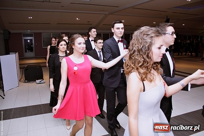 Zdjęcie w galerii na portalu naszraciborz.pl: II LO bawi się na studniówce w Zakrzowie wiadomości z regionu