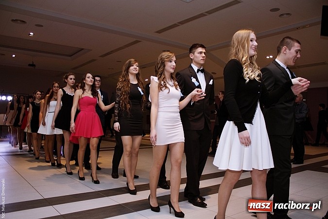 Zdjęcie w galerii na portalu naszraciborz.pl: II LO bawi się na studniówce w Zakrzowie wiadomości z regionu