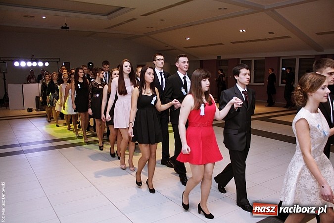 Zdjęcie w galerii na portalu naszraciborz.pl: II LO bawi się na studniówce w Zakrzowie wiadomości z regionu