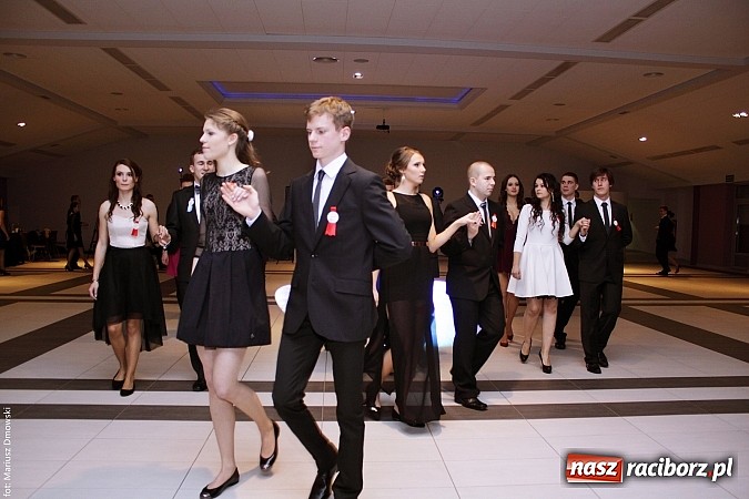 Zdjęcie w galerii na portalu naszraciborz.pl: II LO bawi się na studniówce w Zakrzowie wiadomości z regionu