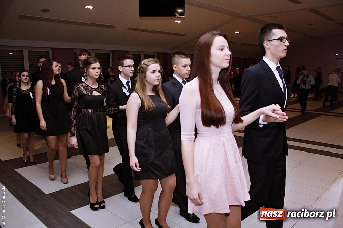 Zdjęcie w galerii na portalu naszraciborz.pl: II LO bawi się na studniówce w Zakrzowie wiadomości z regionu