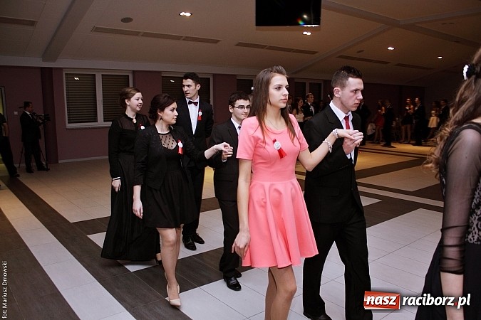 Zdjęcie w galerii na portalu naszraciborz.pl: II LO bawi się na studniówce w Zakrzowie wiadomości z regionu