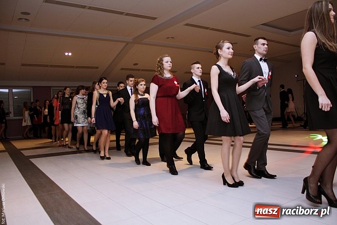 Zdjęcie w galerii na portalu naszraciborz.pl: II LO bawi się na studniówce w Zakrzowie wiadomości z regionu