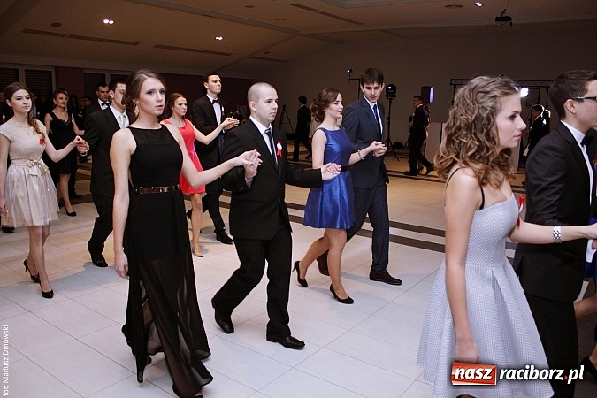 Zdjęcie w galerii na portalu naszraciborz.pl: II LO bawi się na studniówce w Zakrzowie wiadomości z regionu