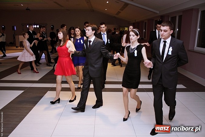 Zdjęcie w galerii na portalu naszraciborz.pl: II LO bawi się na studniówce w Zakrzowie wiadomości z regionu