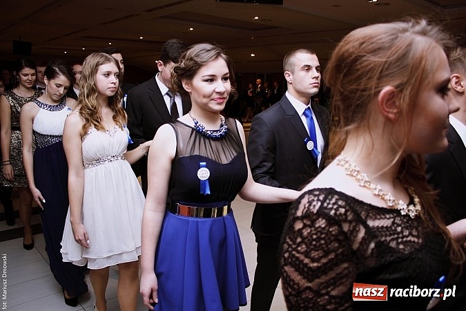 Zdjęcie w galerii na portalu naszraciborz.pl: II LO bawi się na studniówce w Zakrzowie wiadomości z regionu