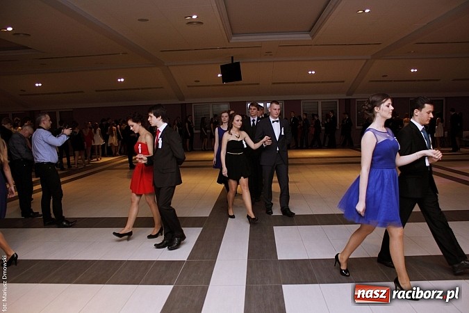 Zdjęcie w galerii na portalu naszraciborz.pl: II LO bawi się na studniówce w Zakrzowie wiadomości z regionu