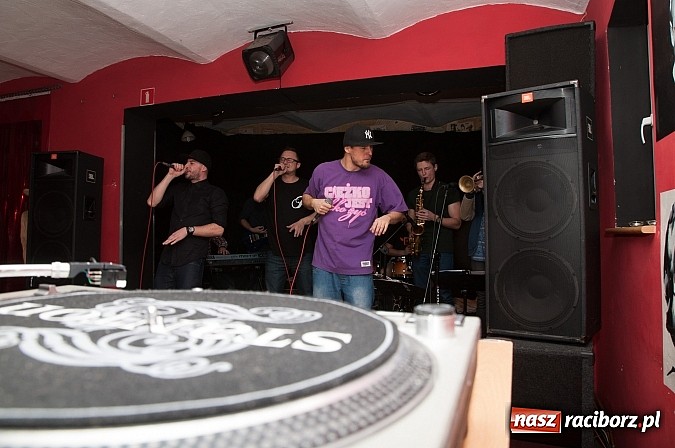 Zdjęcie w galerii na portalu naszraciborz.pl: PomaU na Końcu Świata – hip-hopowo i jazzowo, i wcale nie tak znów pomału wiadomości z regionu