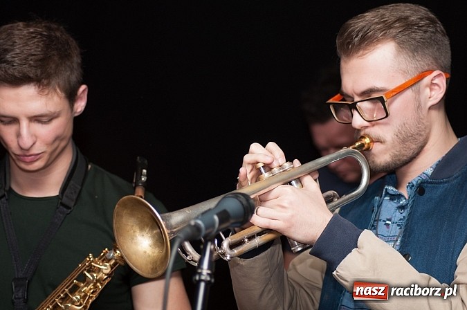 Zdjęcie w galerii na portalu naszraciborz.pl: PomaU na Końcu Świata – hip-hopowo i jazzowo, i wcale nie tak znów pomału wiadomości z regionu